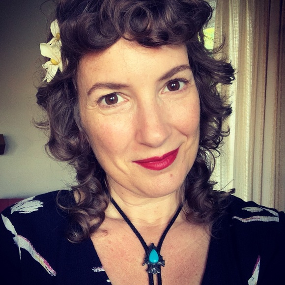 Meet your Posher, Tiffany - Picture 2 of 3